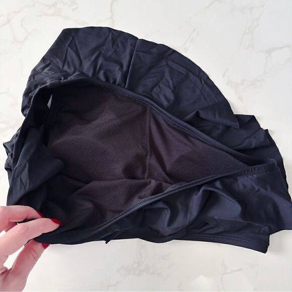 ɴᴡᴏᴛ ꜰʀᴀɴᴄᴇꜱᴄᴀ’ꜱ ᴀꜱʏᴍᴍᴇᴛʀɪᴄ ʙᴀɴᴅᴇᴀᴜ ꜱᴡɪᴍ ᴛᴏᴘ - Picture 5 of 8